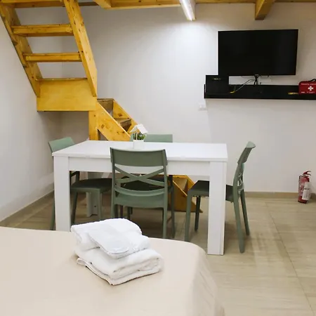 Spezzano 22 - Centro Storico Montesanto * Nápoly