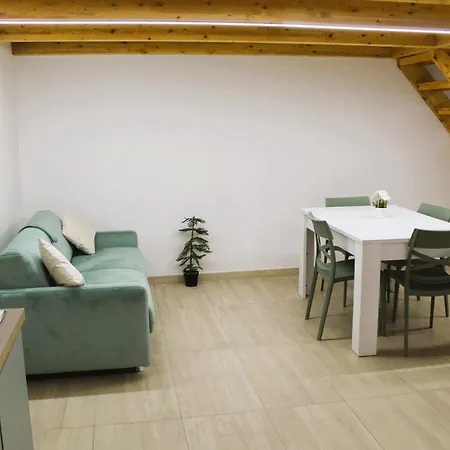 Apartman Spezzano 22 - Centro Storico Montesanto